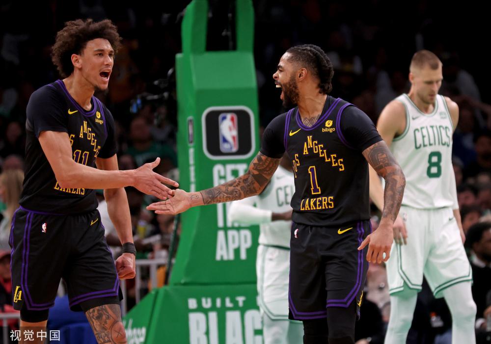 网球与羽毛 网球与羽毛